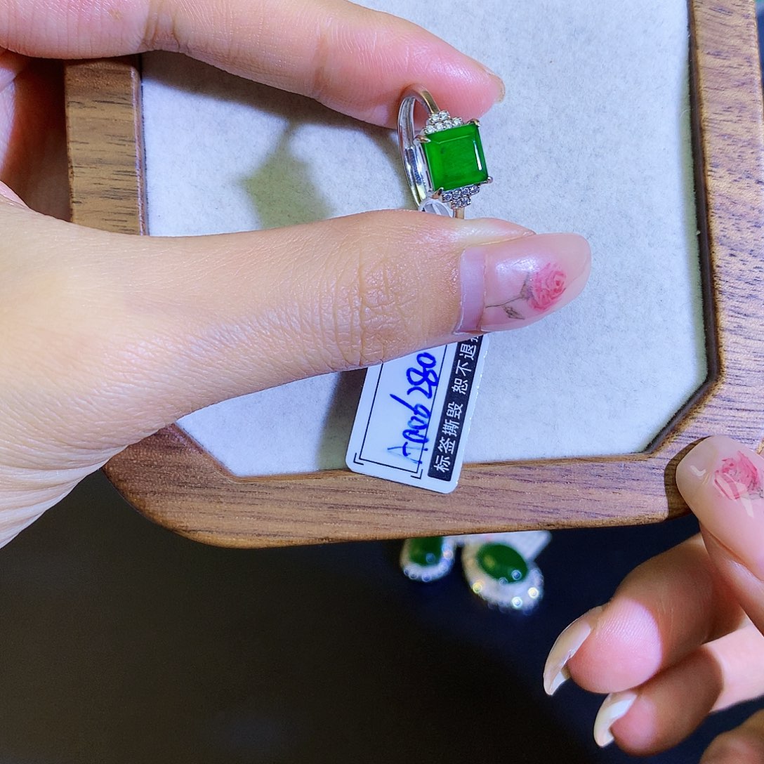 翡翠戒指银S925镶嵌天然翡翠方糖戒指