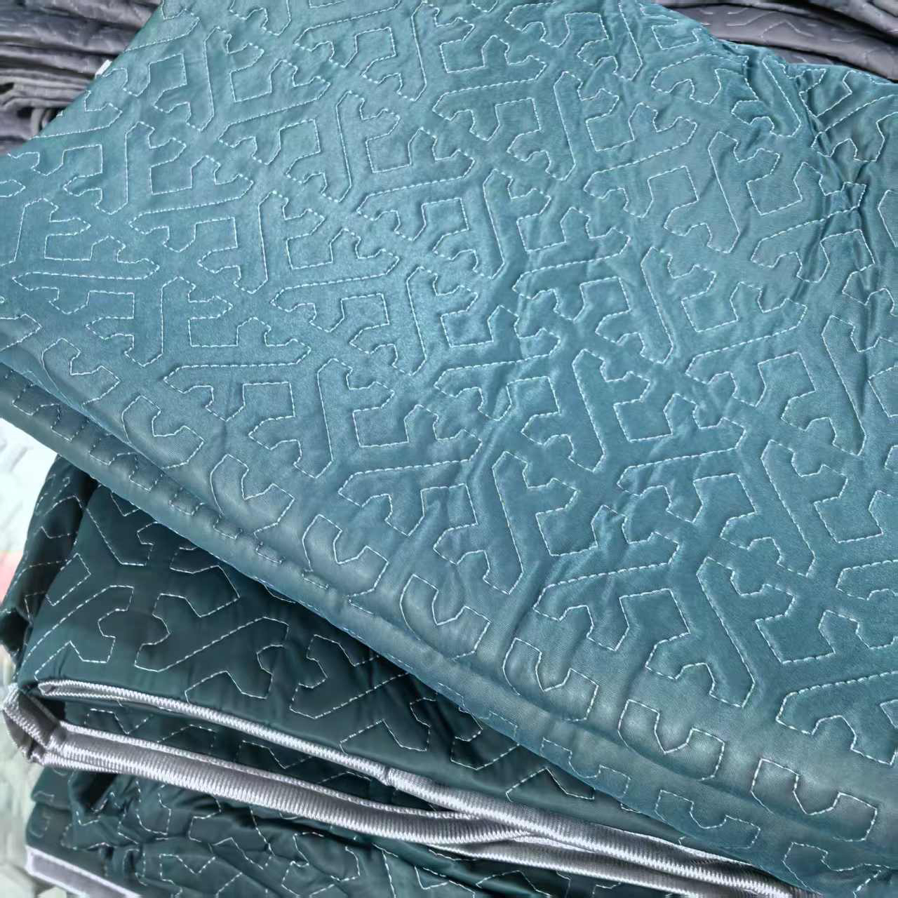 墨绿几何压花乳胶床垫，150*200