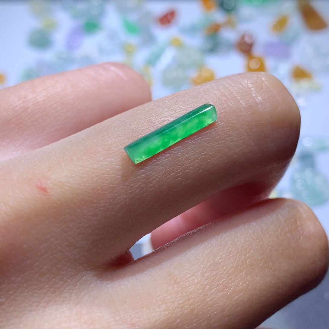 翡翠颈饰未镶嵌14.1 2.9 1.6