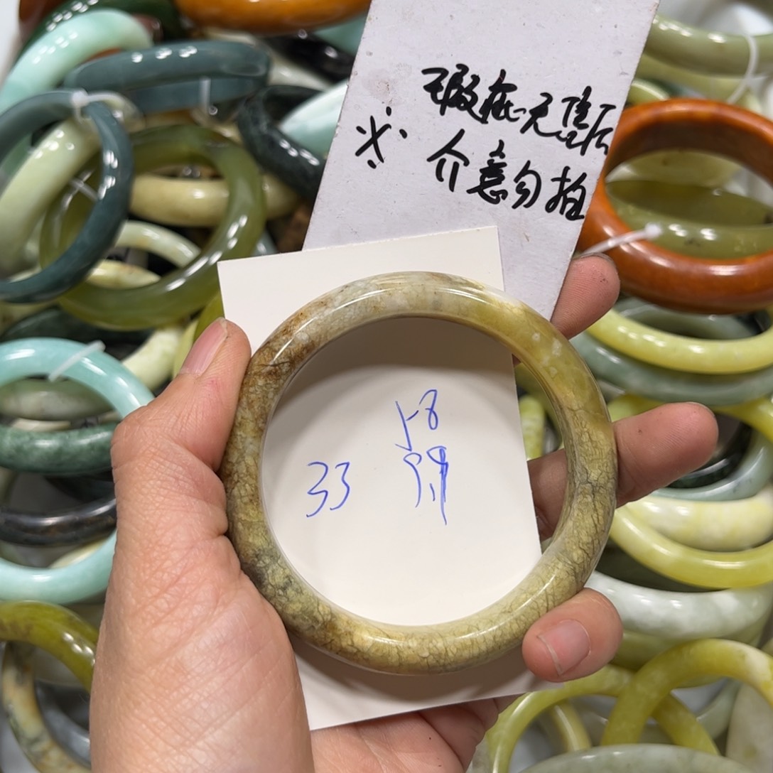 蛇纹石玉手镯未镶嵌