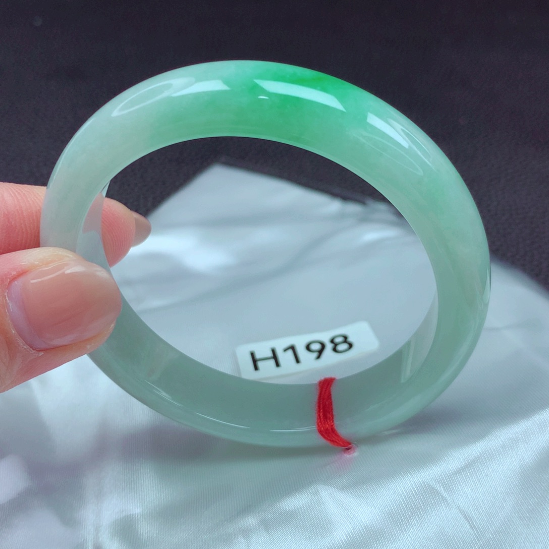 翡翠手镯未镶嵌手镯88