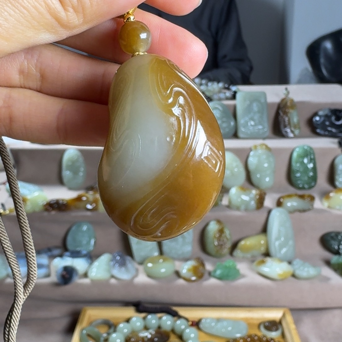 和田玉颈饰未镶嵌