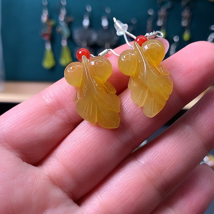 未镶嵌蛇纹石玉耳饰