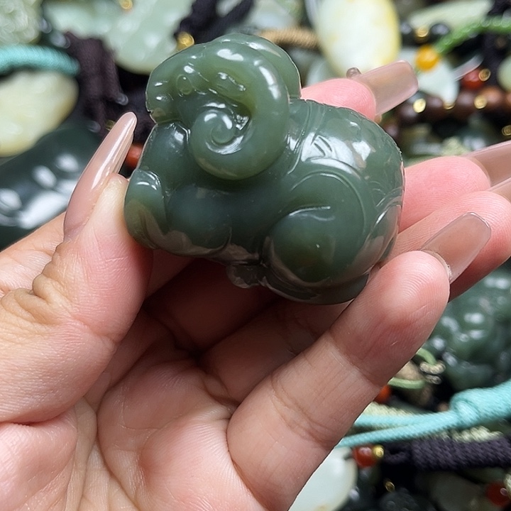 和田玉未镶嵌颈饰