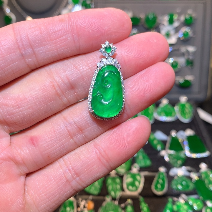 翡翠吊坠(不含链)18K金镶嵌天然翡翠