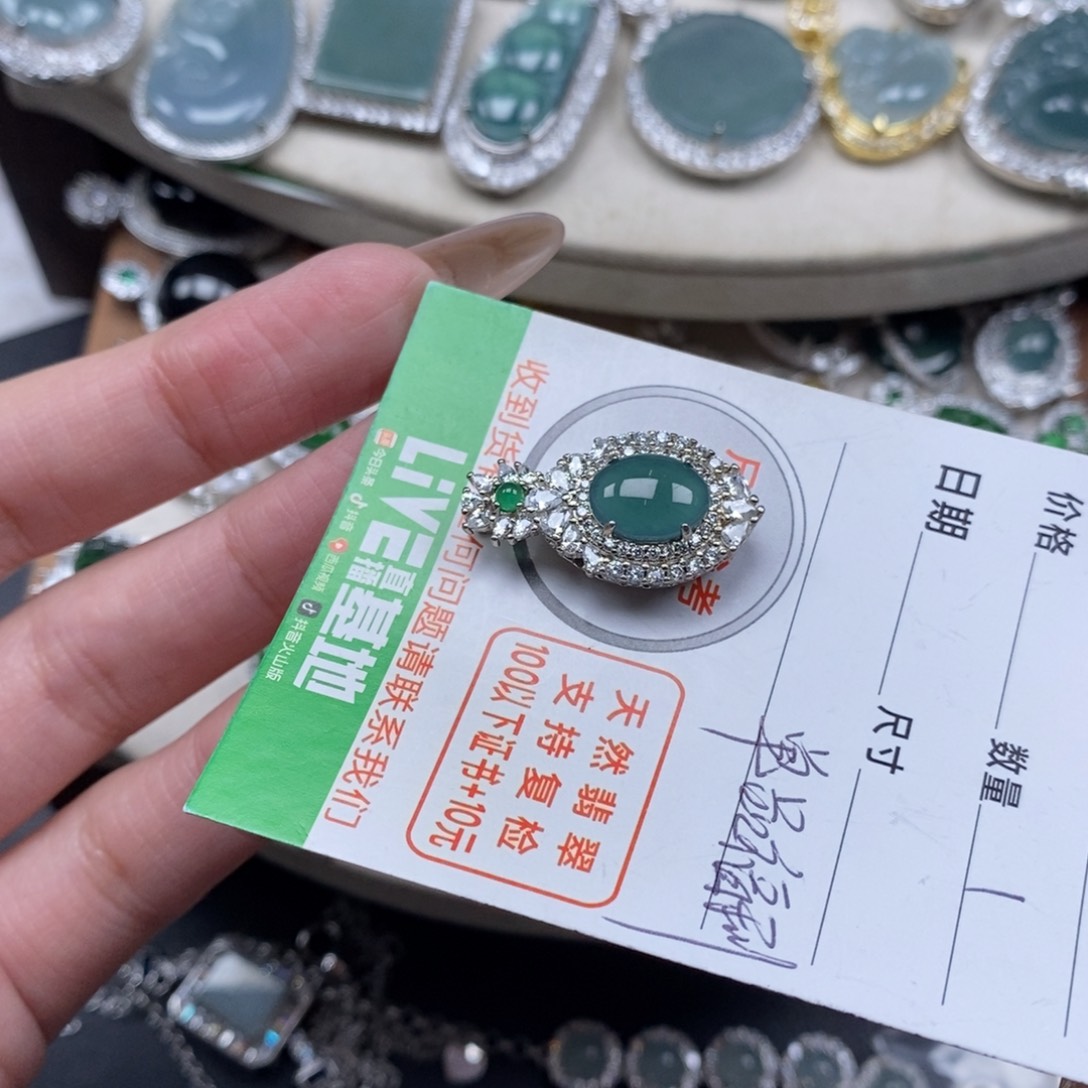 翡翠颈饰未镶嵌翡翠