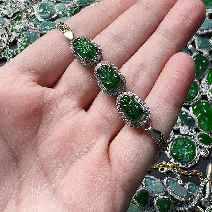 翡翠颈饰未镶嵌天然A货翡翠放漏