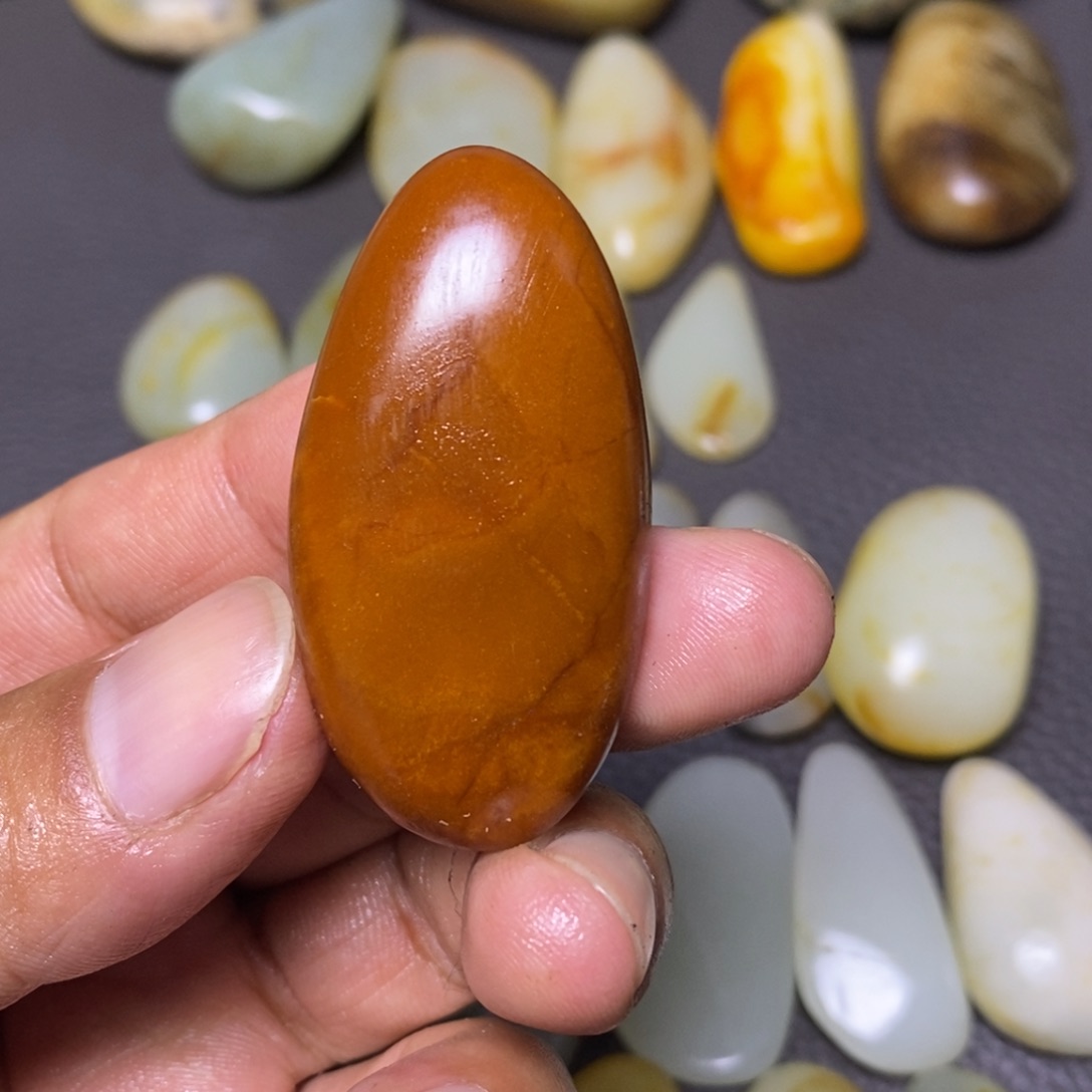 和田玉未镶嵌颈饰仰*