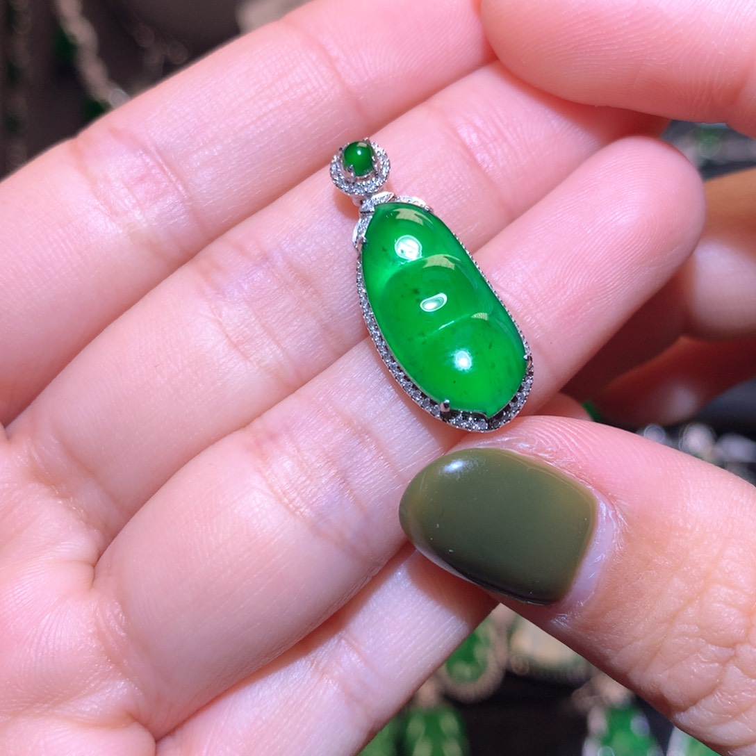 翡翠颈饰18K金镶嵌豆子