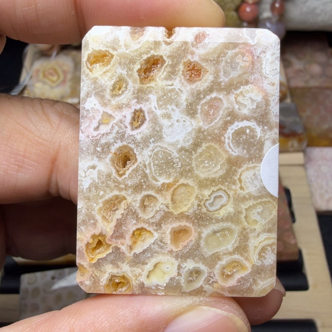 石英质玉未镶嵌纯天然色有机玉石保真色