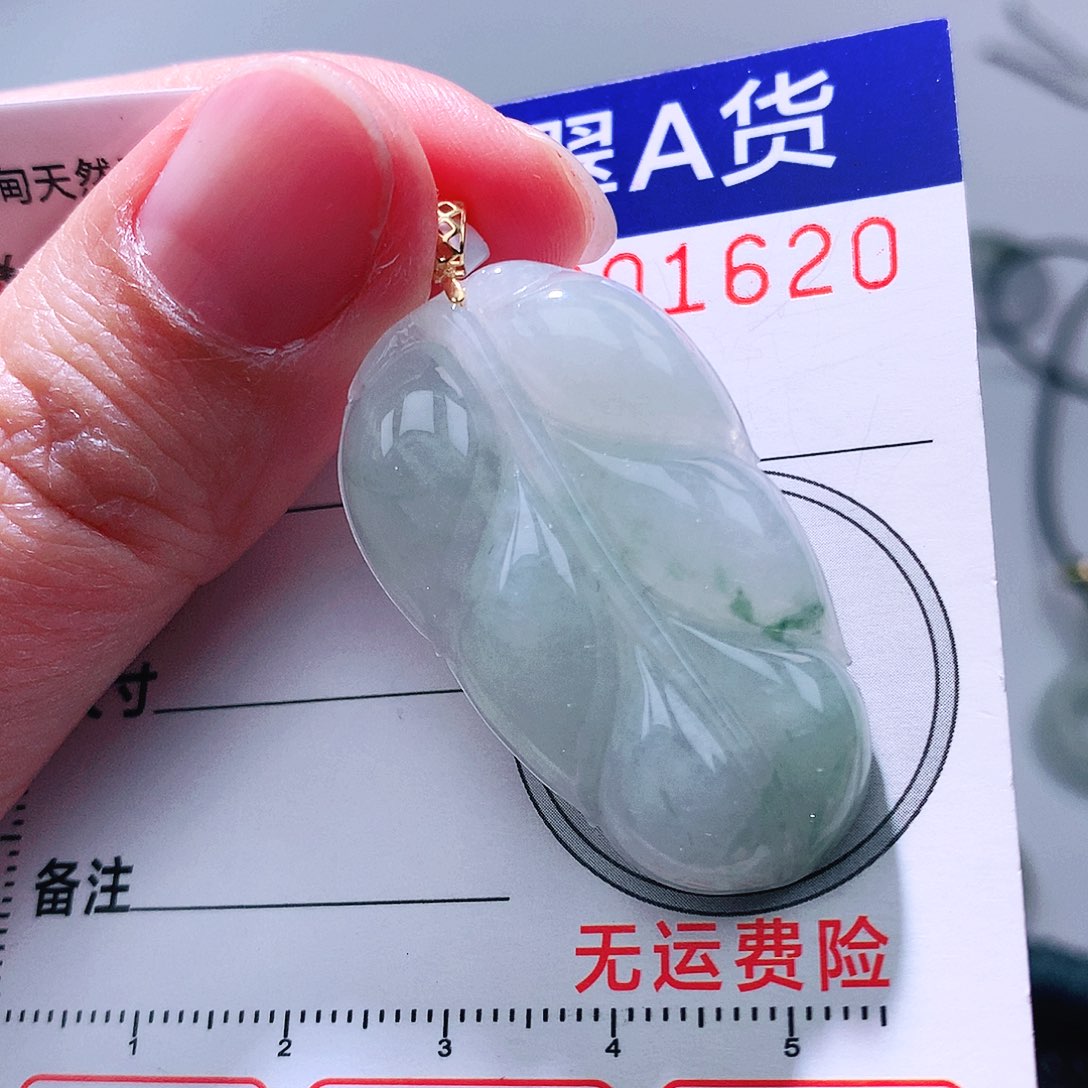 翡翠颈饰18K金镶嵌吊坠