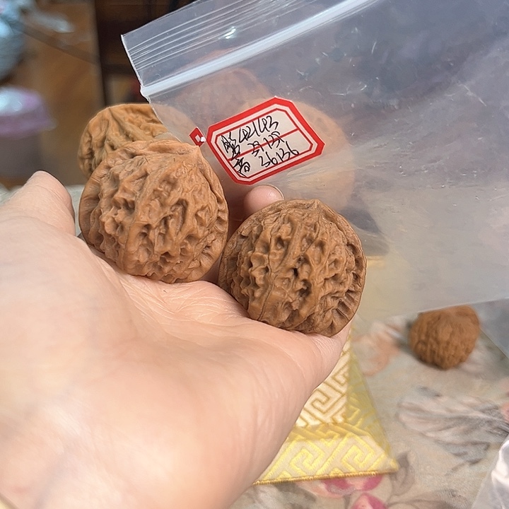 文玩核桃把件非嫁接元宝