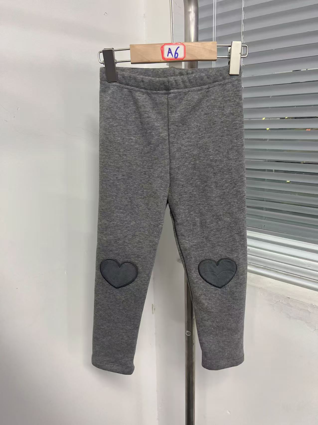 儿童冬季爱心加绒打底裤A6