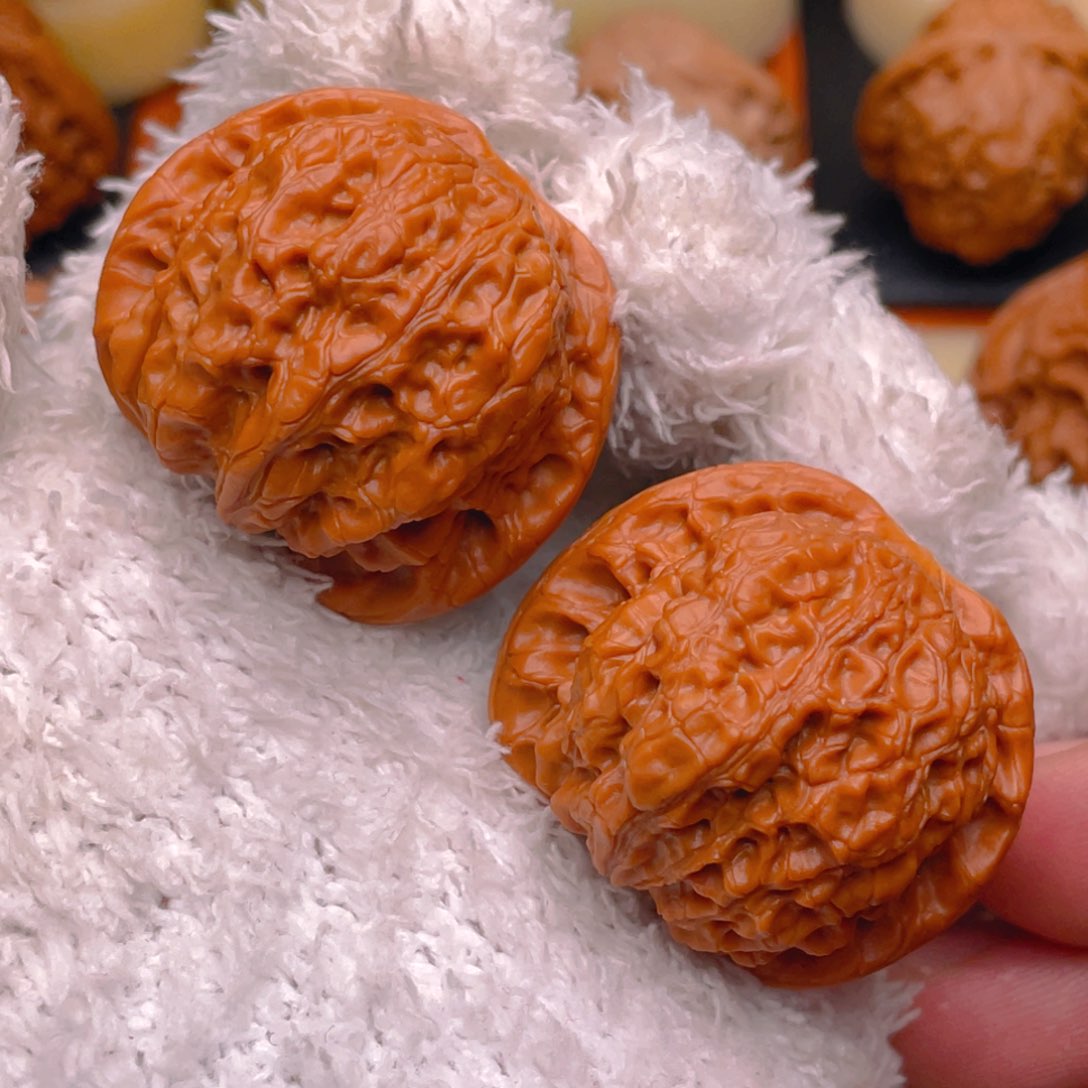 文玩核桃把件40血麒麟