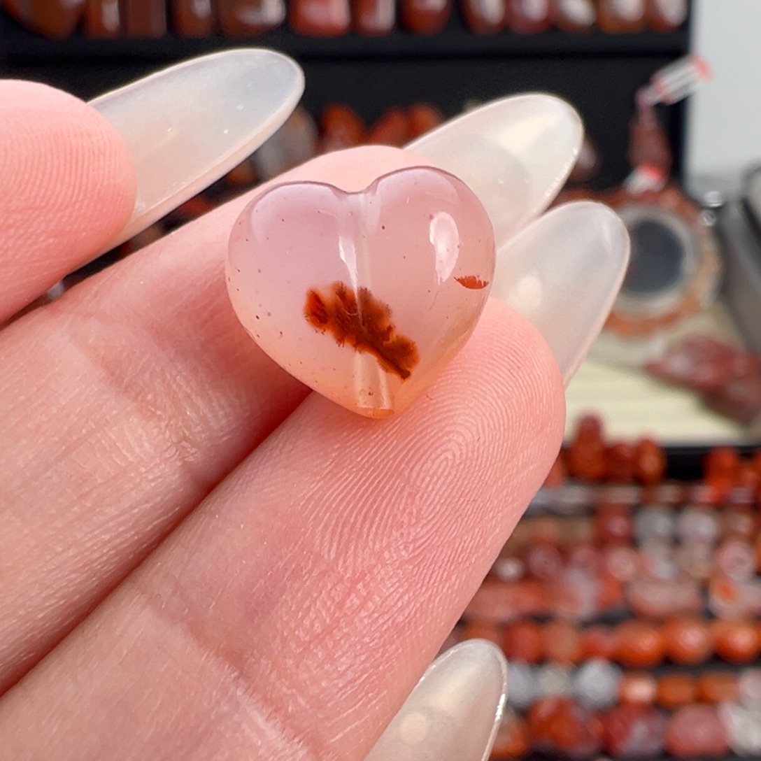 南红玛瑙未镶嵌颈饰屁桃心