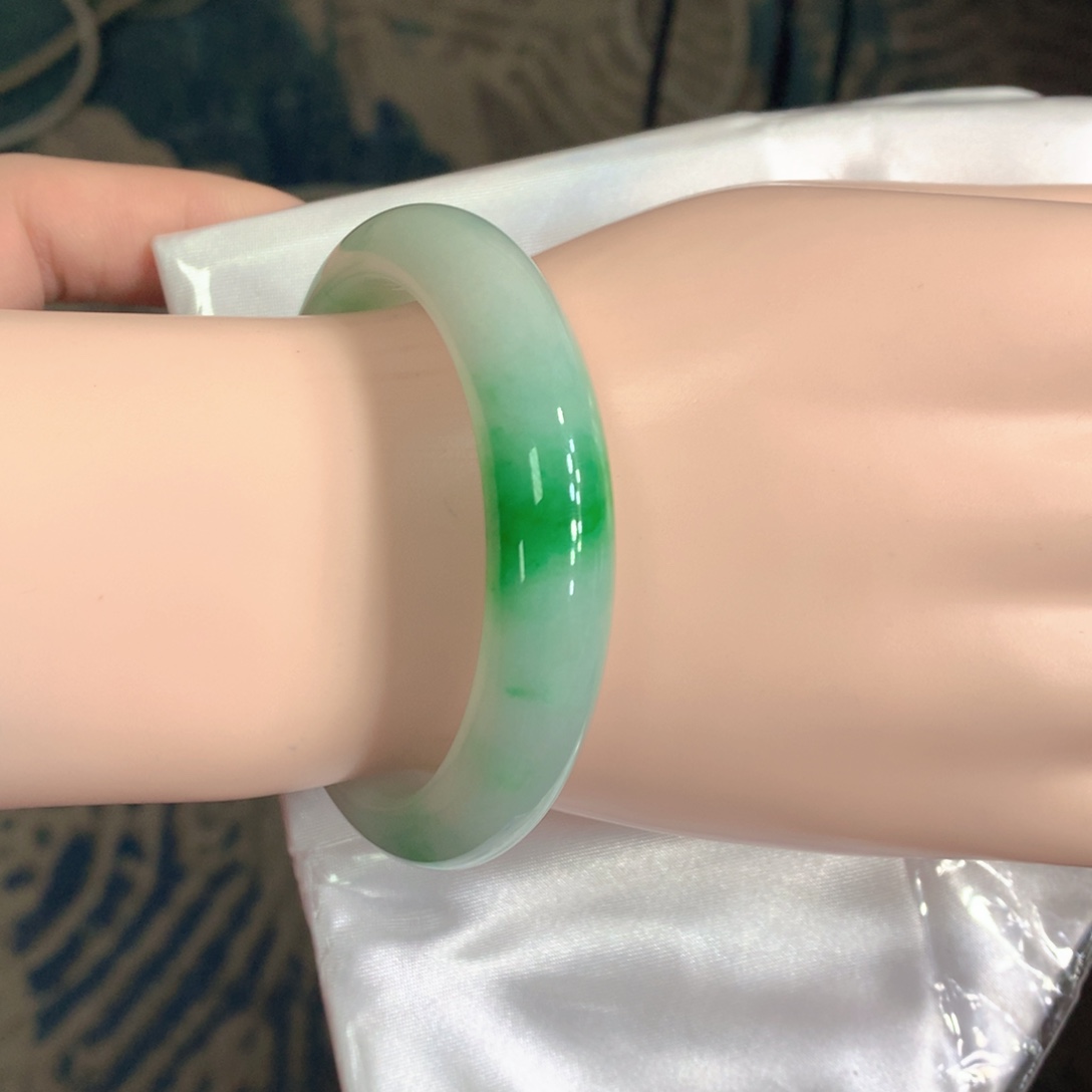 翡翠未镶嵌手镯翡翠