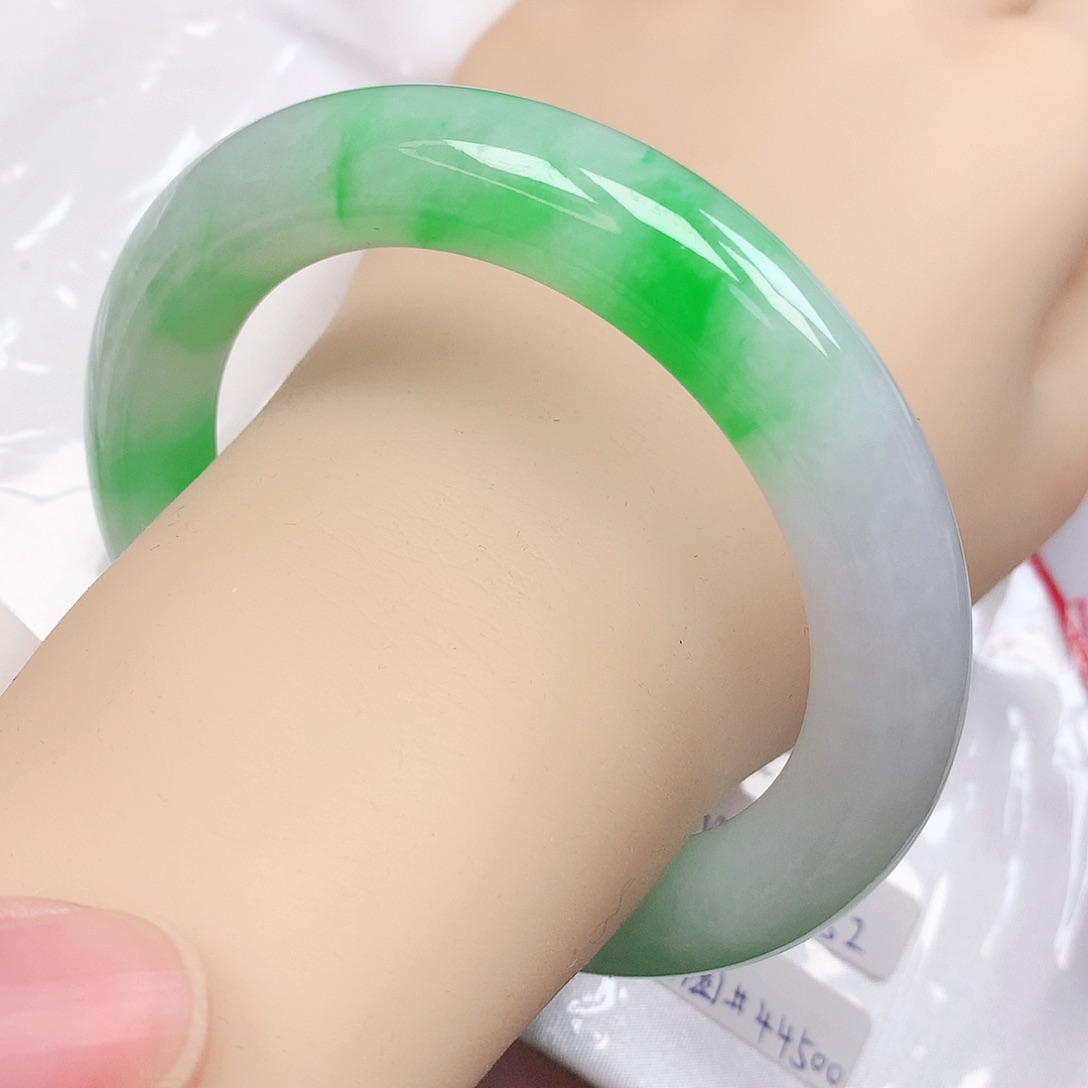 翡翠手镯未镶嵌抖音56