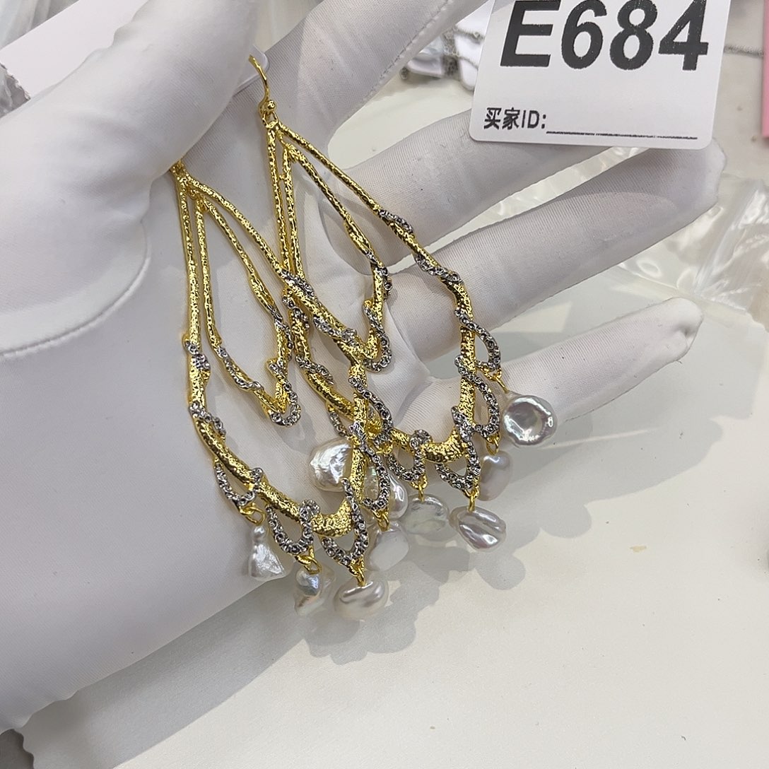 淡水珍珠合金耳饰