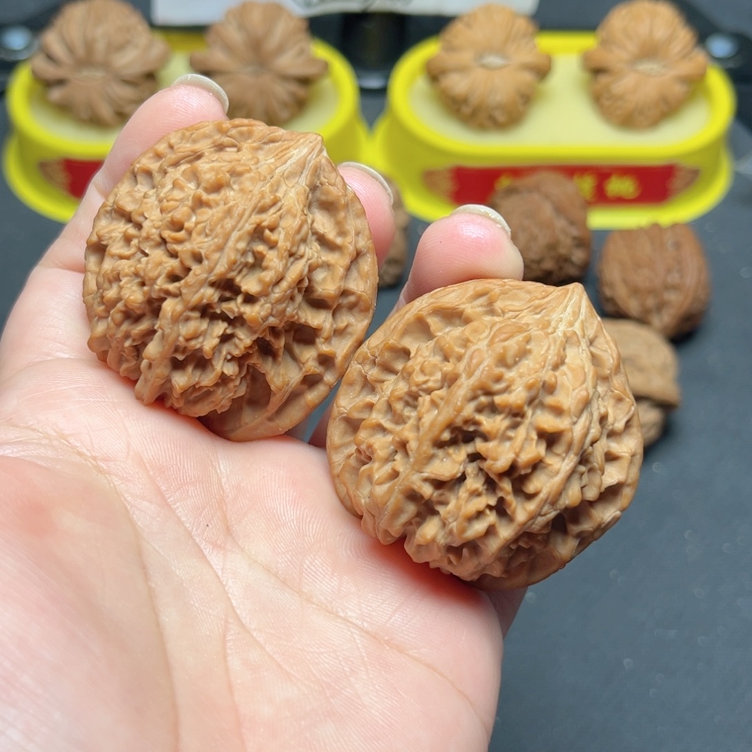 文玩核桃一物一拍44尺满天星微瑕疵