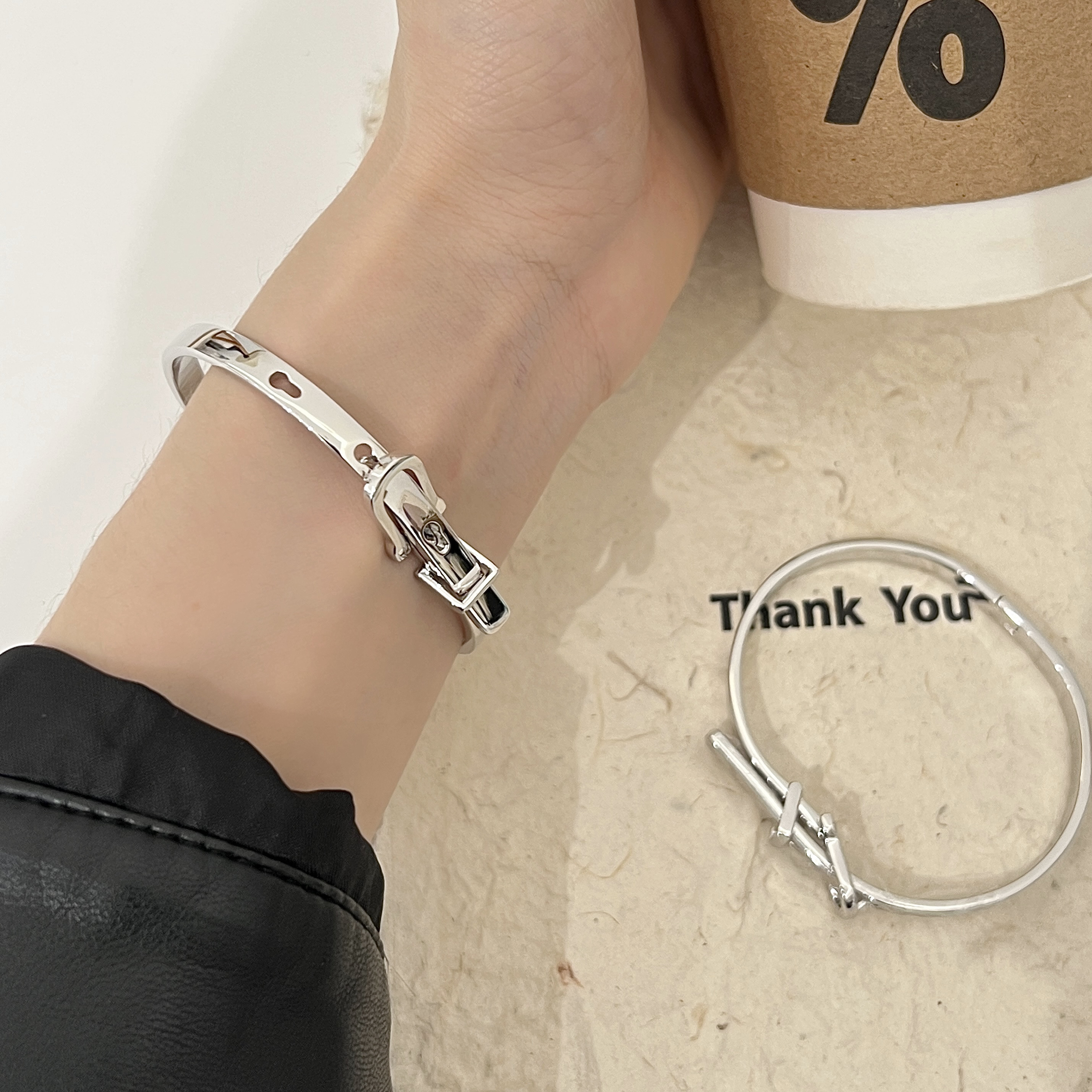 925银手镯 《甜酷姐姐2》小众设计师款高级感轻奢风光面皮带银手镯