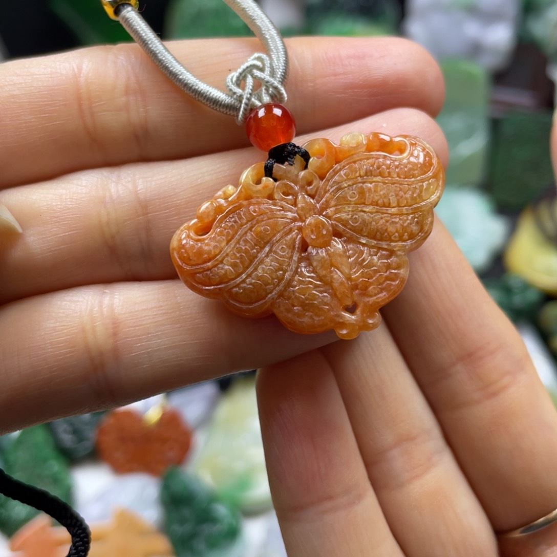 翡翠颈饰未镶嵌牌子