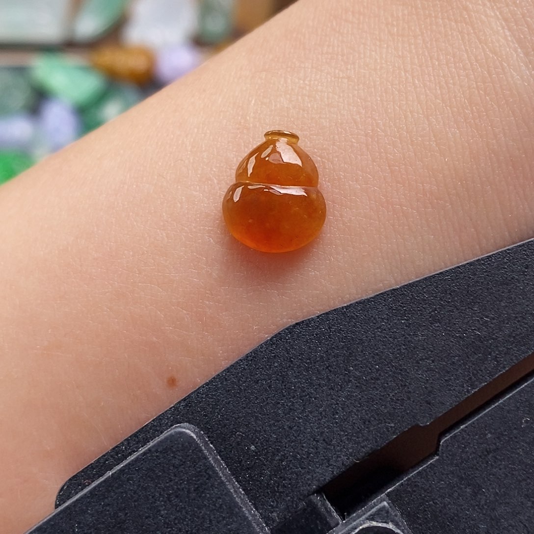 翡翠未镶嵌颈饰葫芦