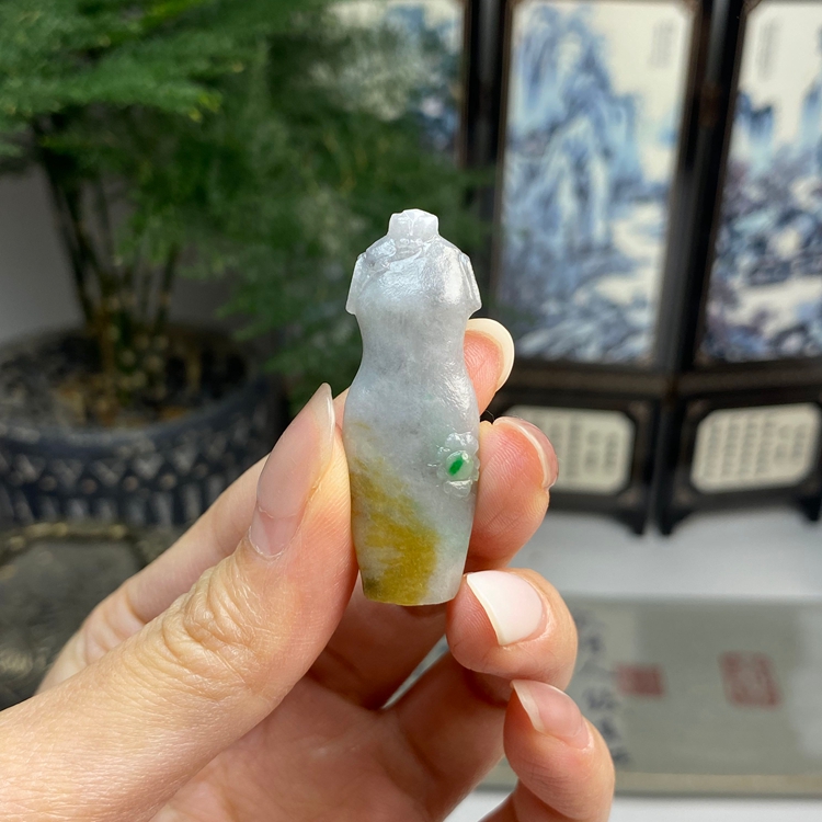 毛货 黄加绿乌鸡旗袍吊坠 天然翡翠A货 