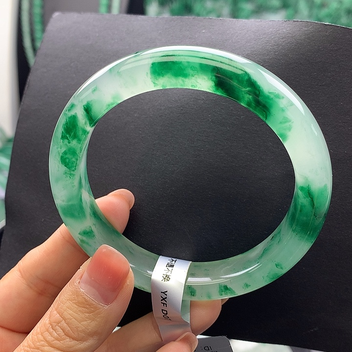 石英质玉未镶嵌手镯