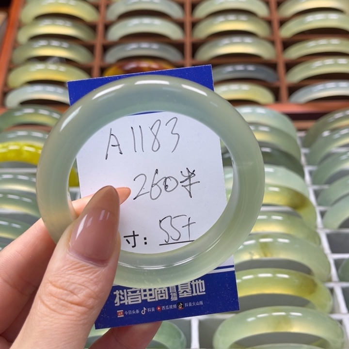 岫玉手镯未镶嵌吃***饱手镯