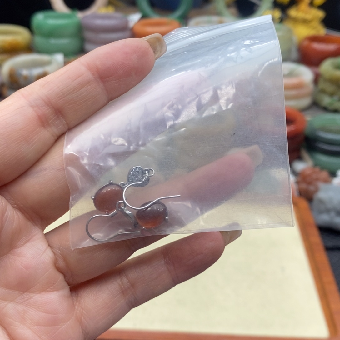 是***i石英质玉未镶嵌手链