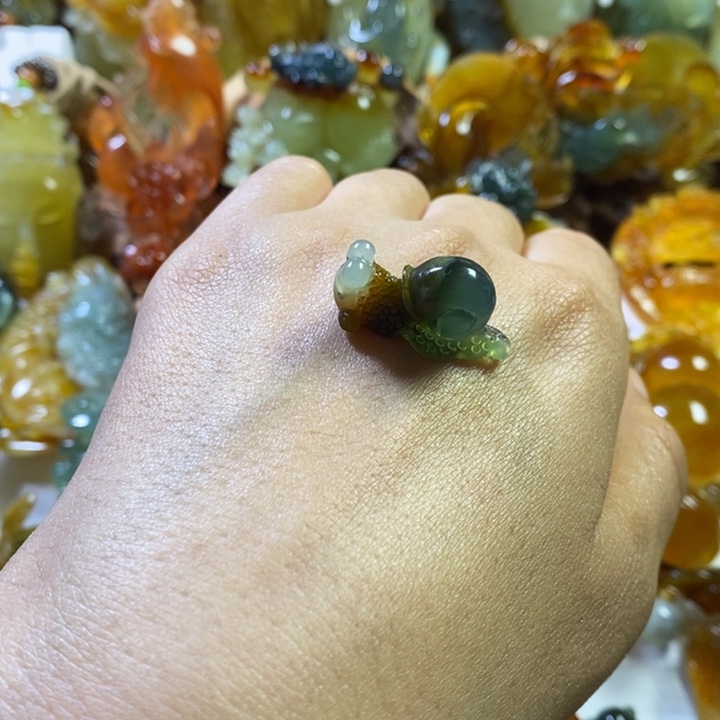 蛇纹石玉未镶嵌颈饰浮****佳