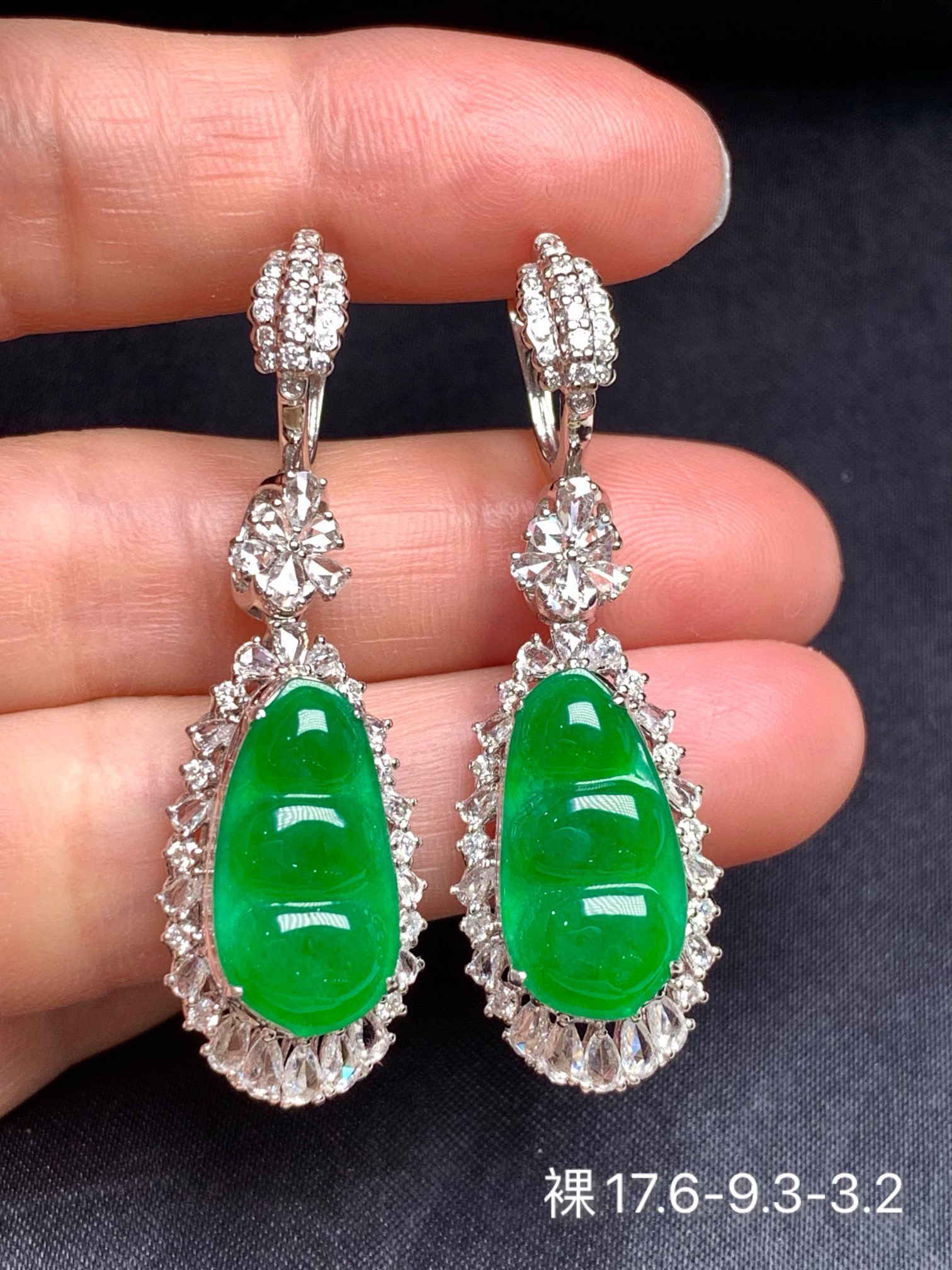 满绿福豆翡翠耳坠吊坠两用款 颜色阳 水润光泽 镶嵌精致