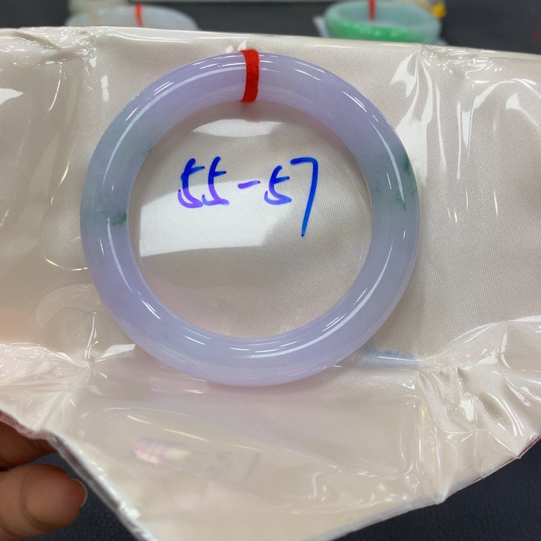 翡翠手镯未镶嵌翡翠