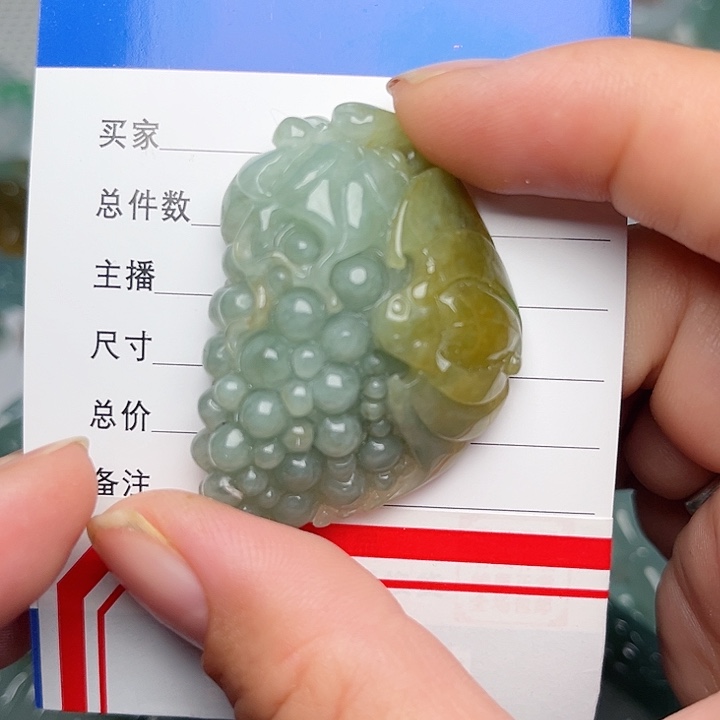 翡翠颈饰未镶嵌葡萄