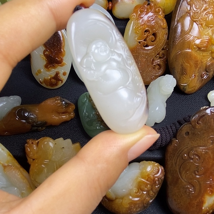 和田玉未镶嵌颈饰