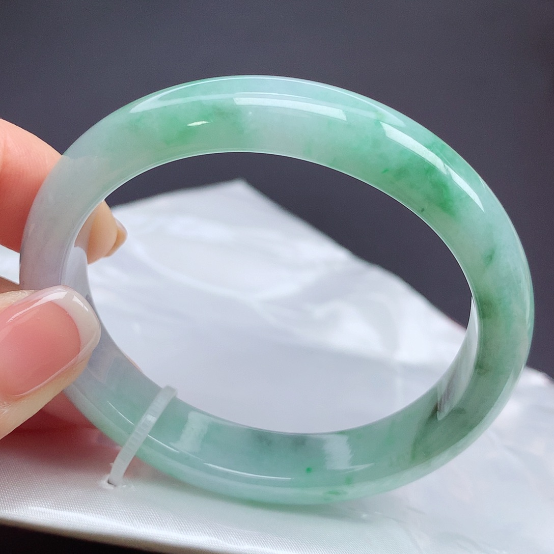 翡翠手镯（贵妃镯）未镶嵌54圈口