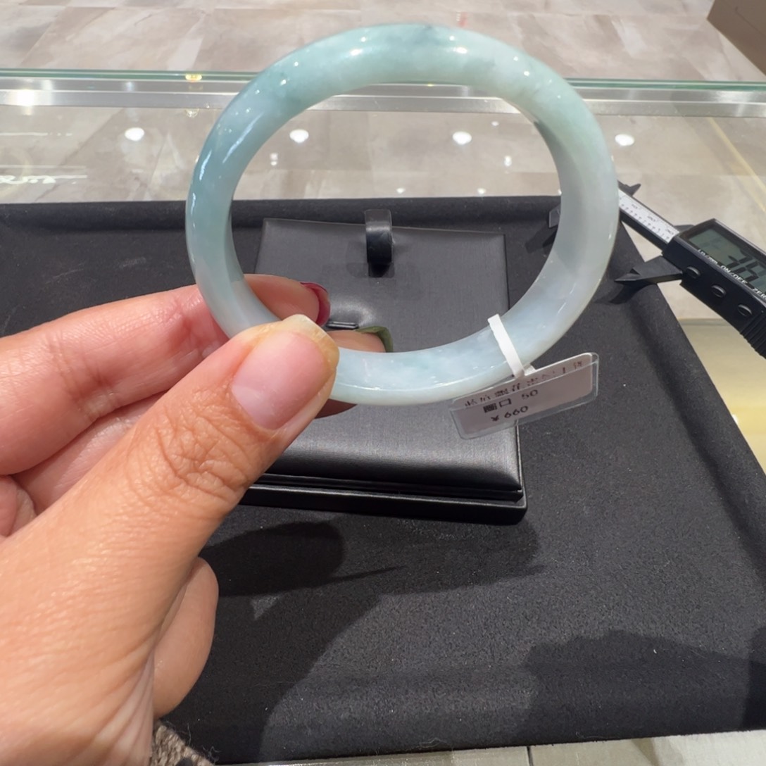 翡翠手镯（圆镯）未镶嵌