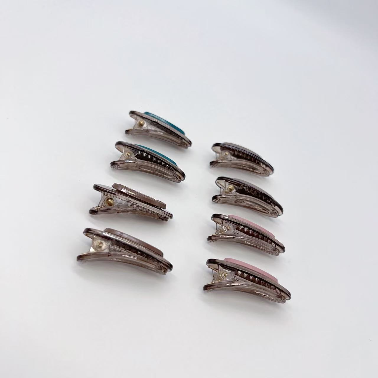 Mi33  椭圆形茶色冰透字母鸭嘴夹 Y07057C4-3 