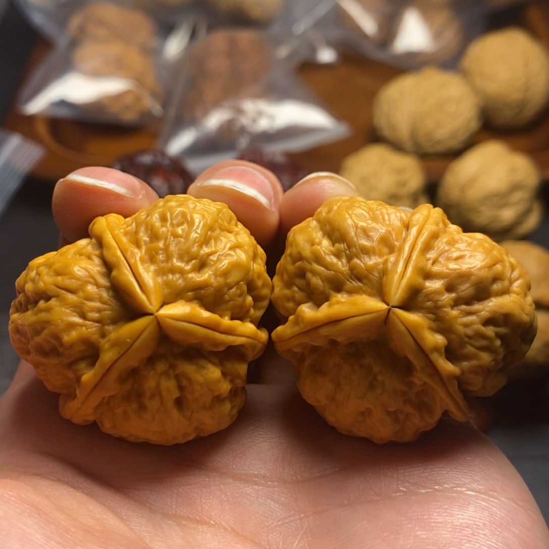 文玩核桃把件39尺金玉三棱