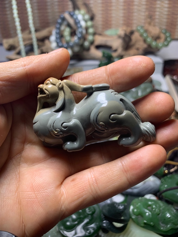 阿拉善彩玉貔貅把件 阿拉善玛瑙摆件貔貅