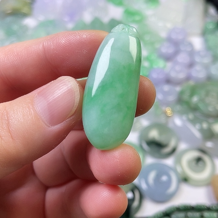 翡翠未镶嵌颈饰福瓜