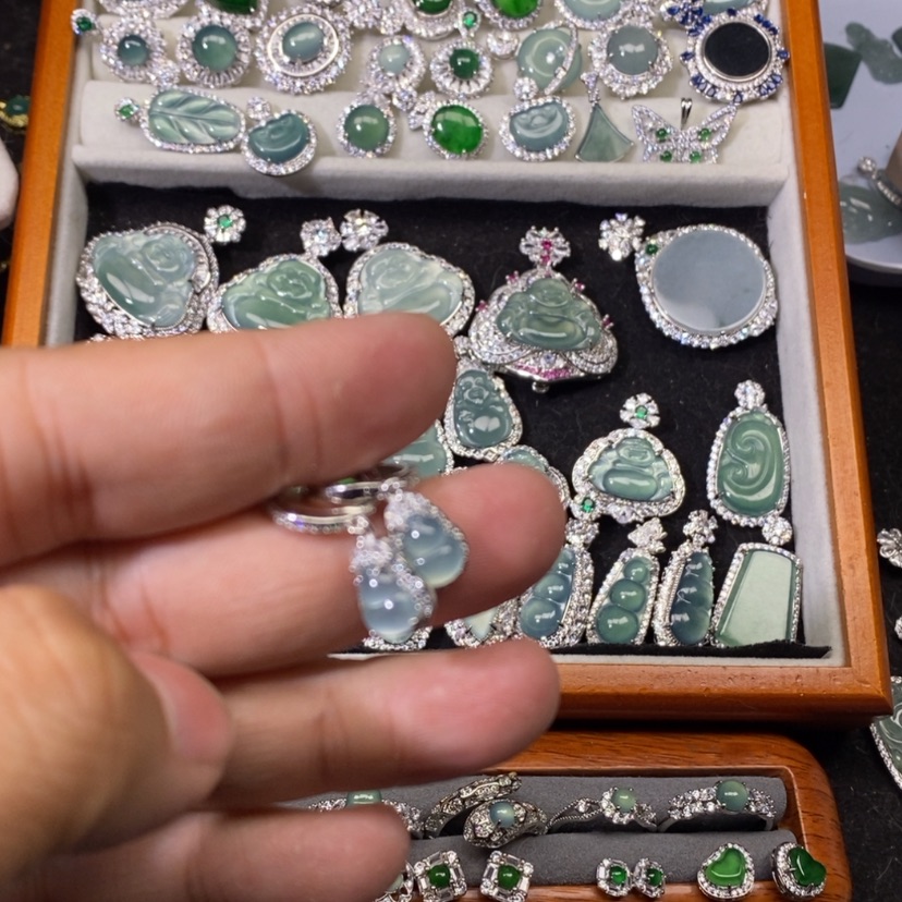 【闪购商品】翡翠颈饰未镶嵌天然