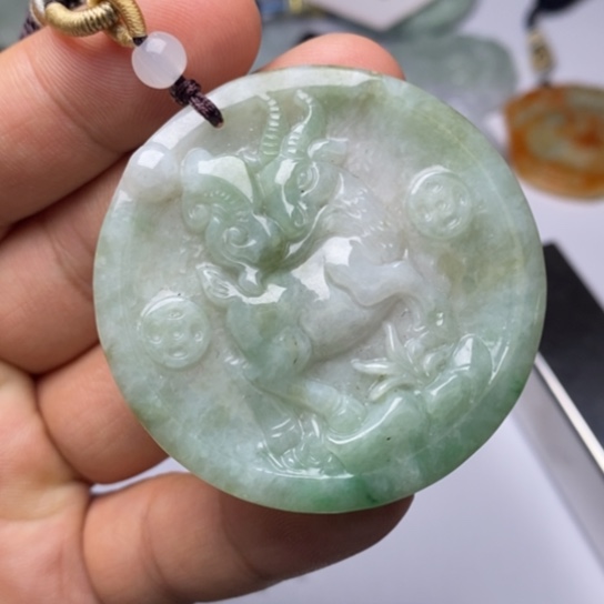 翡翠未镶嵌颈饰翡翠