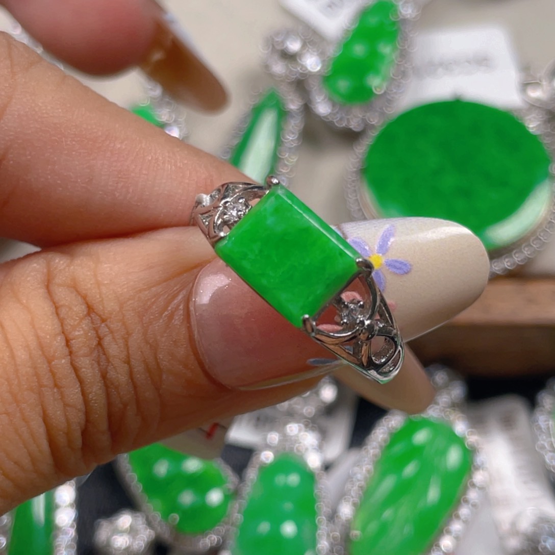 翡翠挂件银S925镶嵌翡翠