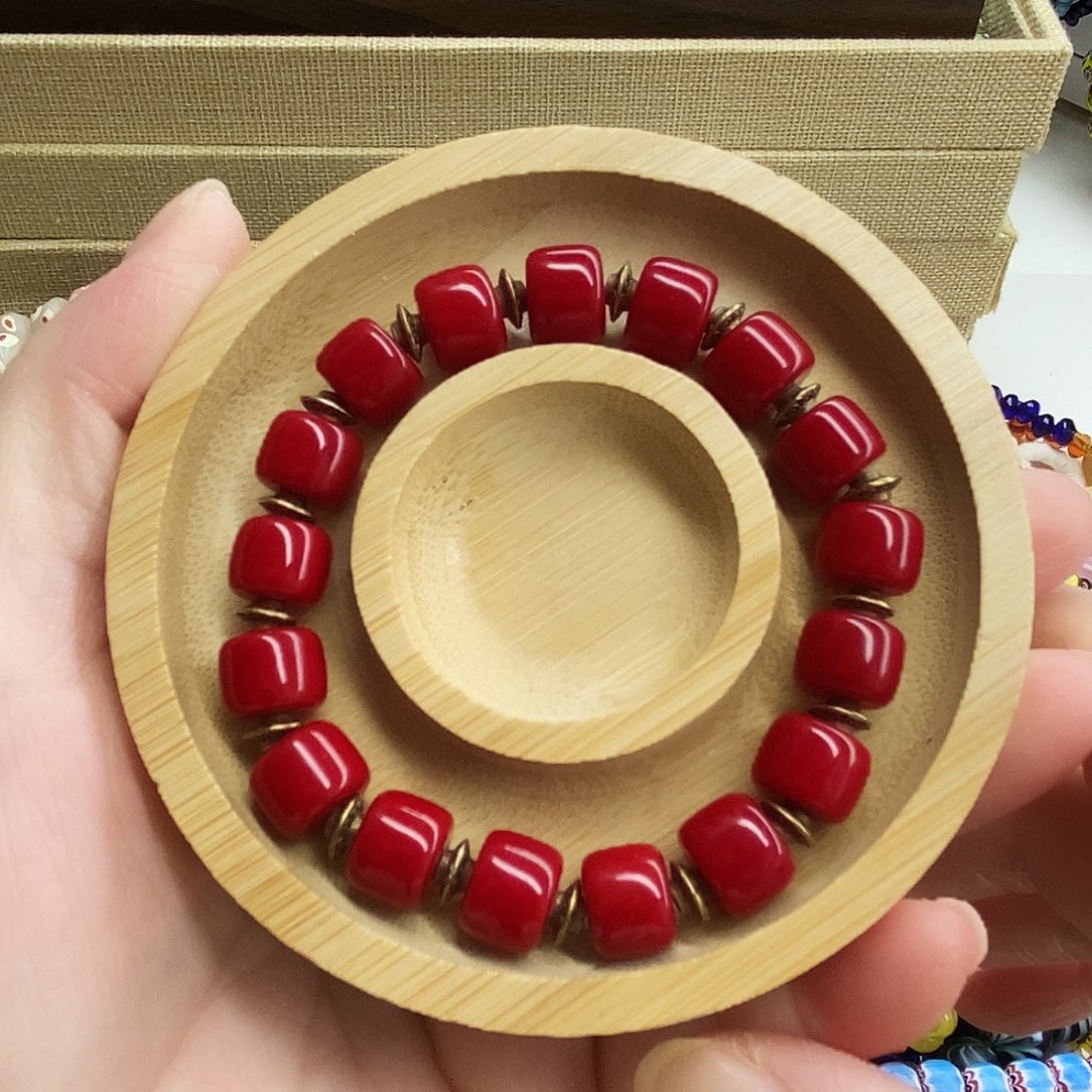 琉璃颈饰红雪巴手链