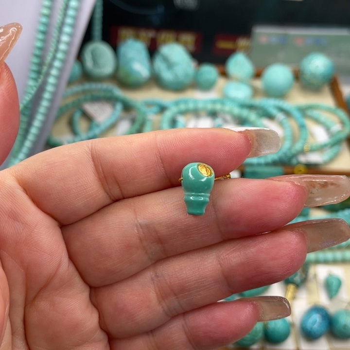 绿松石未镶嵌挂件