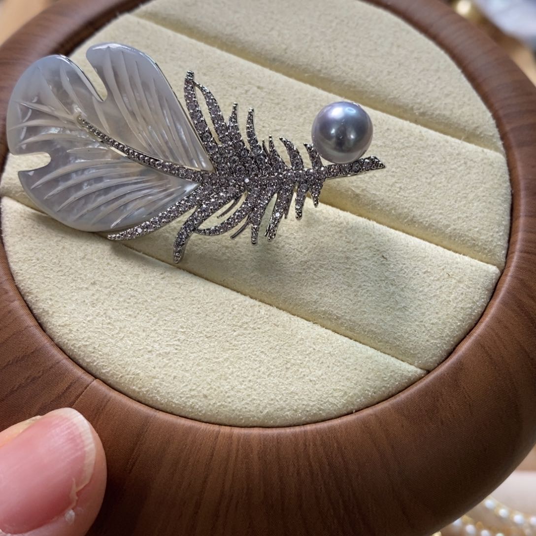 海水珍珠胸饰合金