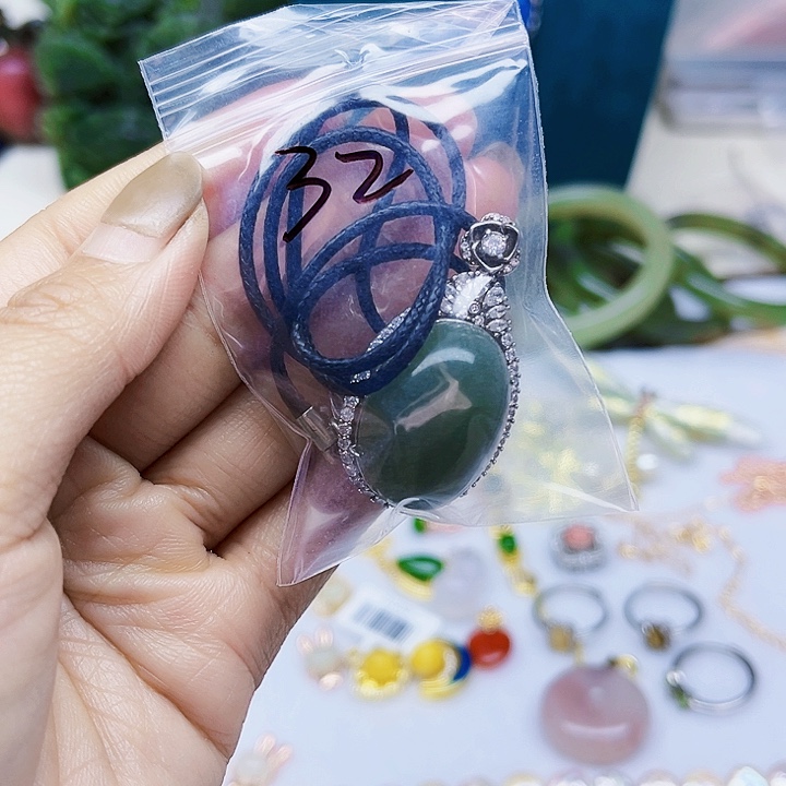 伟***i查罗石合金珠宝半成品