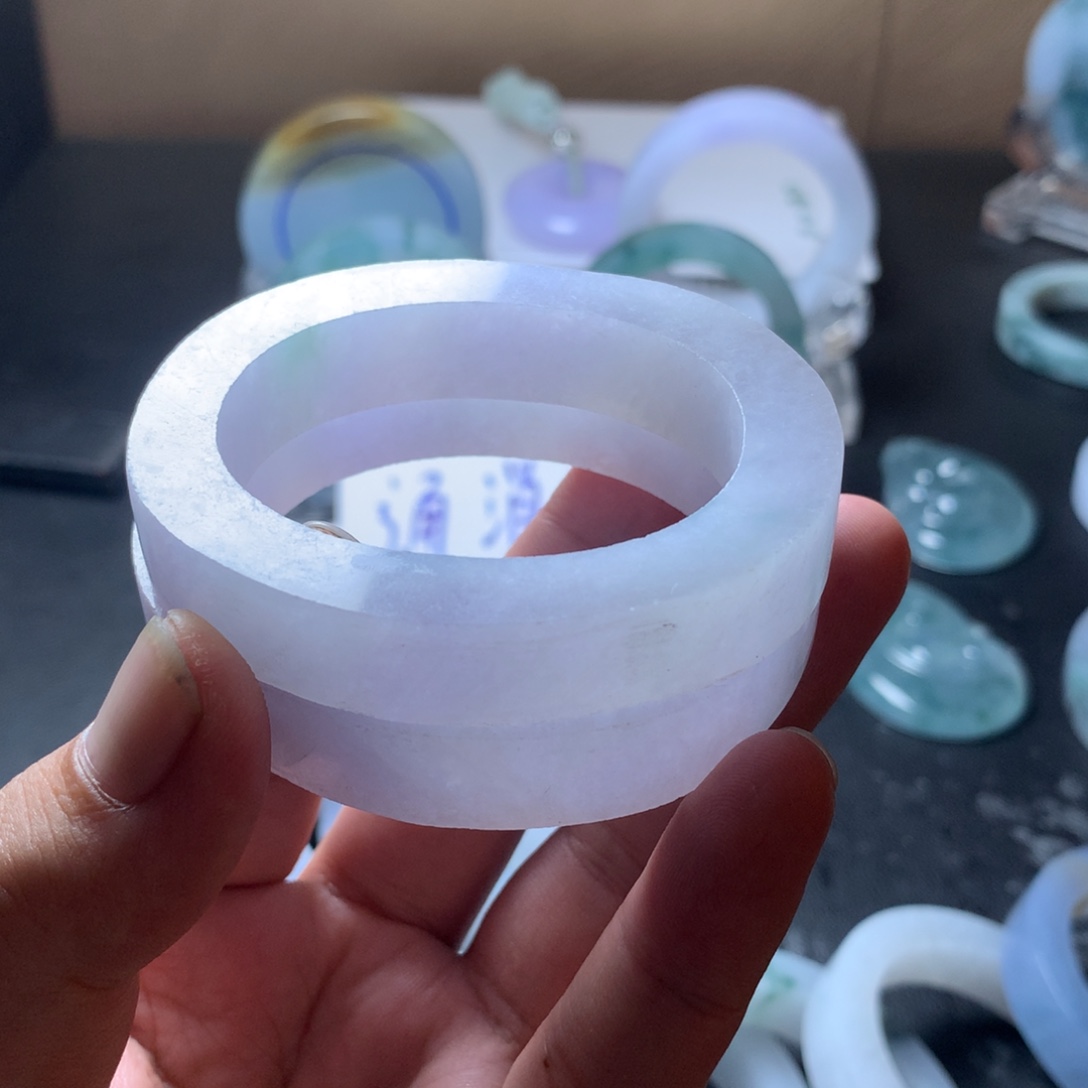 定制翡翠未镶嵌贵妃手镯一条