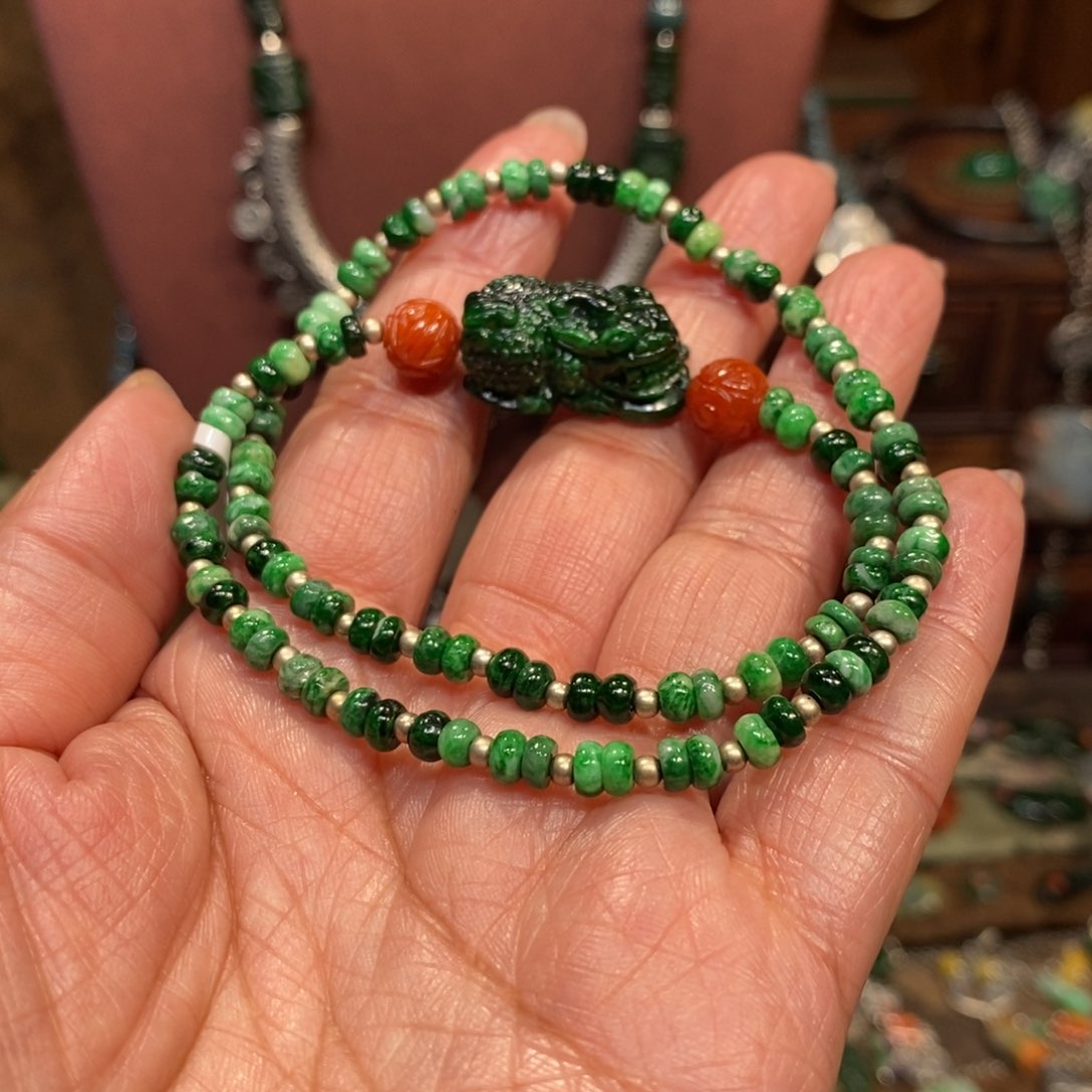 翡翠吊坠(赠链)未镶嵌